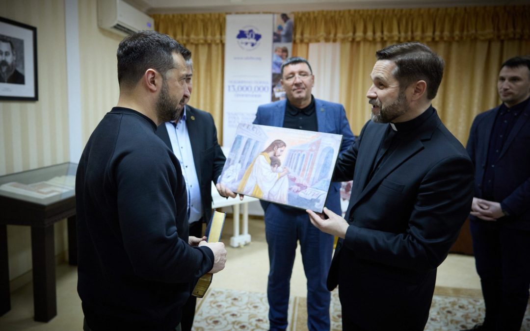Ukrainian President Visits Bible Society
